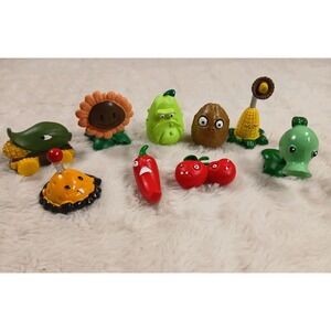 Plants Vs. Zombies Large Lot of 9 Figures cake topper toys used